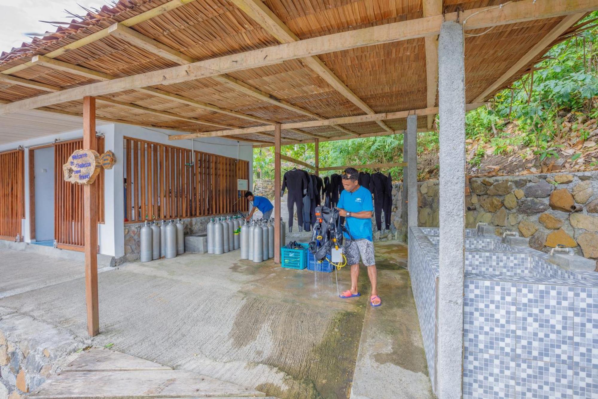 Thalassa Dive Resort Lembeh Airtembaga Екстериор снимка